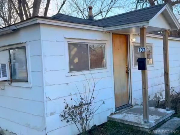 707 N Weenonah Avenue , Claremore, OK 74017