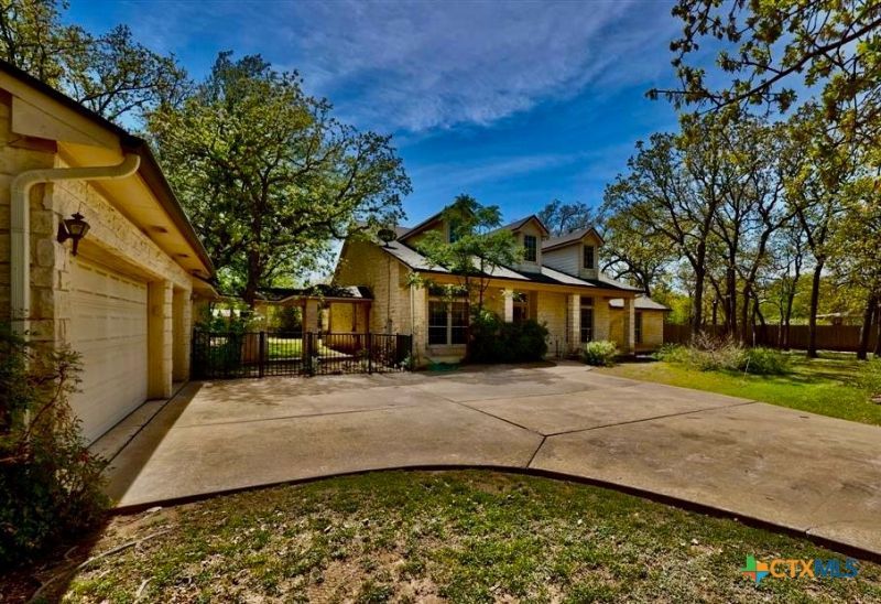 105 Oak Plaza Drive, Georgetown, TX 78628 Main Photo
