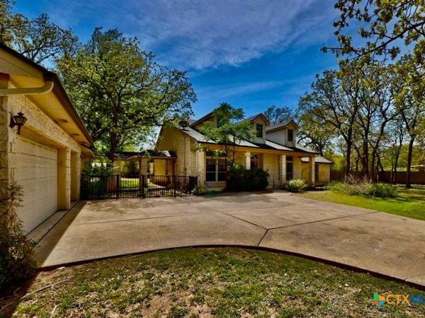 105 Oak Plaza Drive, Georgetown, TX 78628