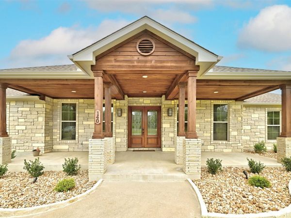 140 Winchester RD, Bastrop, TX 78602