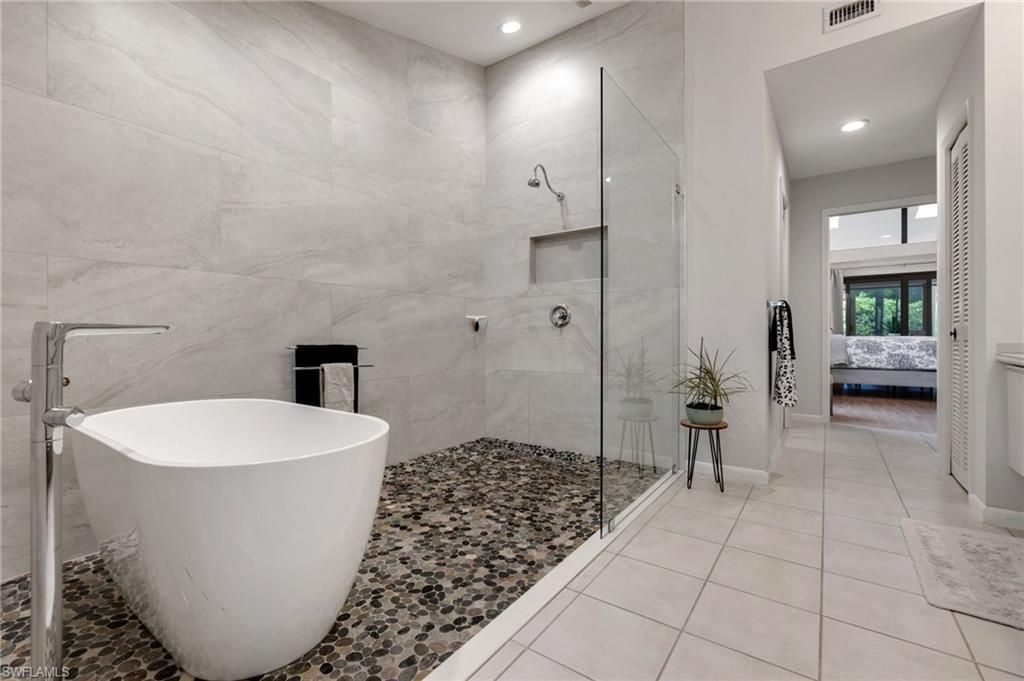 1380 Bald Eagle Dr, Naples, FL 34105 Photo