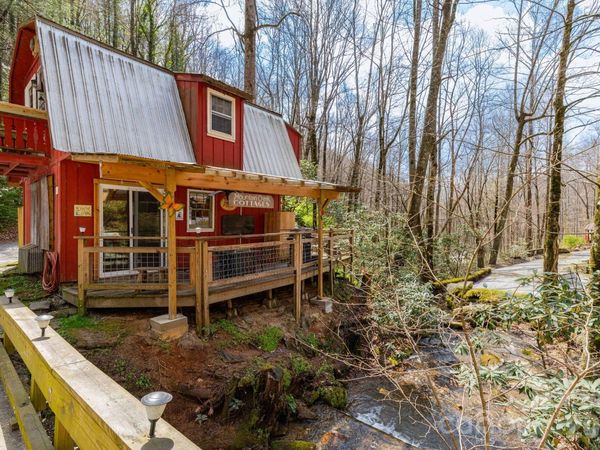 2670 Dicks Creek Road , Whittier, NC 28789