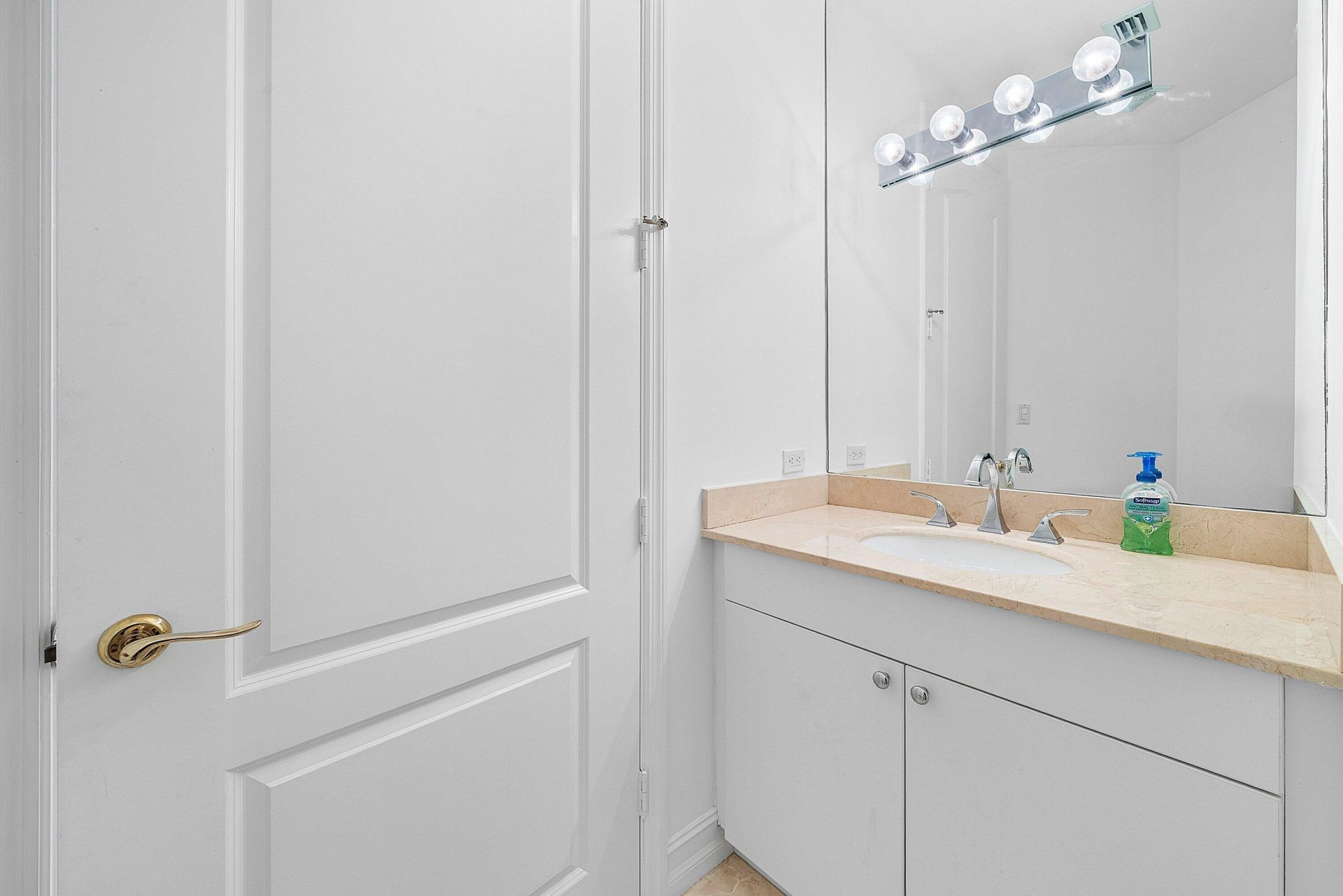 550 SE Mizner Boulevard, Unit B906, Boca Raton, FL 33432 Photo