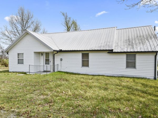 23211 Farm Road 2050 , Aurora, MO 65605