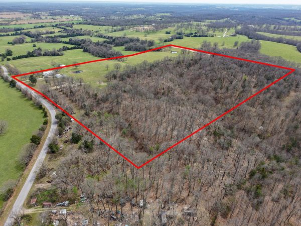 23211 Farm Road 2050 , Aurora, MO 65605