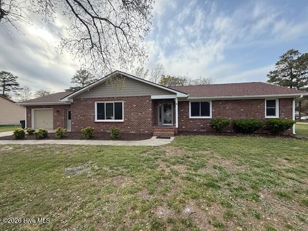 402 Crestwood Drive, Newport, NC 28570