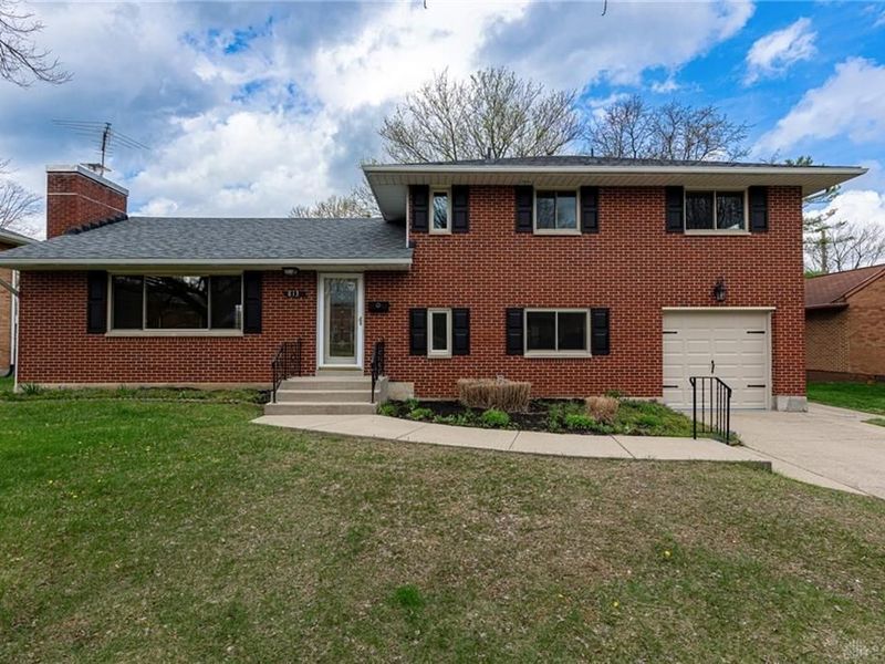 813 Lovetta Drive, Kettering, OH 45429 Photo 1