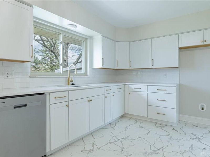 813 Lovetta Drive, Kettering, OH 45429 Photo 10