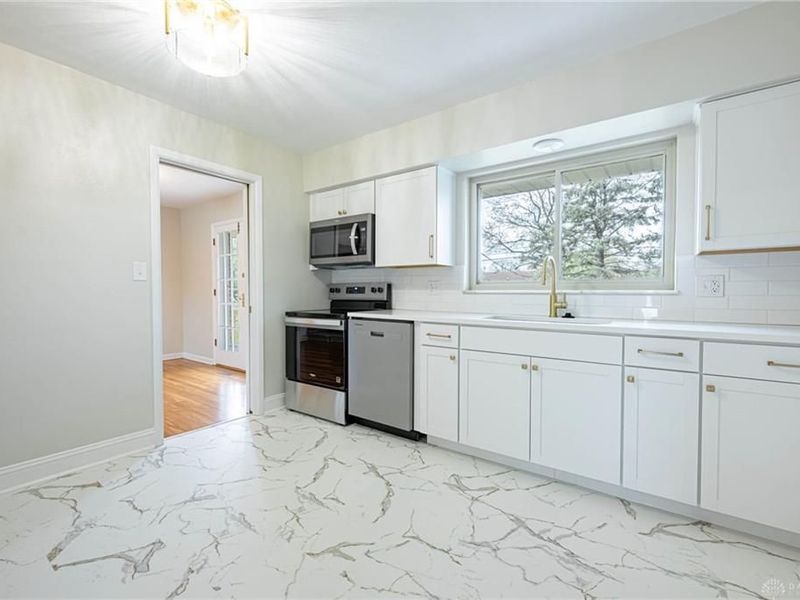 813 Lovetta Drive, Kettering, OH 45429 Photo 8