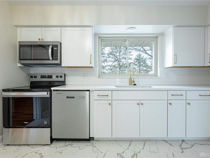 813 Lovetta Drive, Kettering, OH 45429 Photo 9