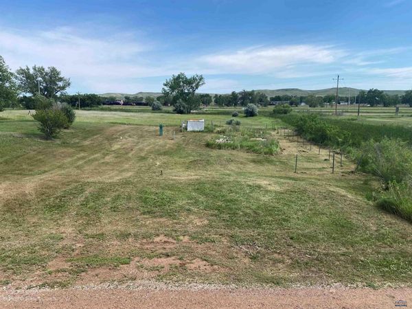 307 HILLSVIEW DR, Box Elder, SD 57719