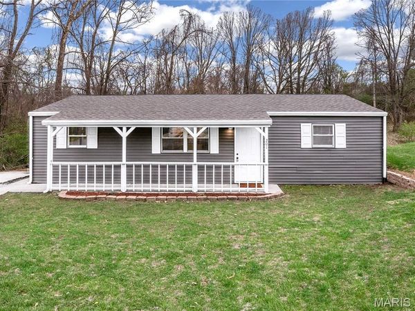 201 Pine Ridge Drive , Godfrey, IL 62035