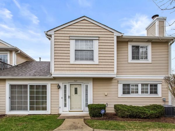 543 LE PARC Circle , Buffalo Grove, IL 60089