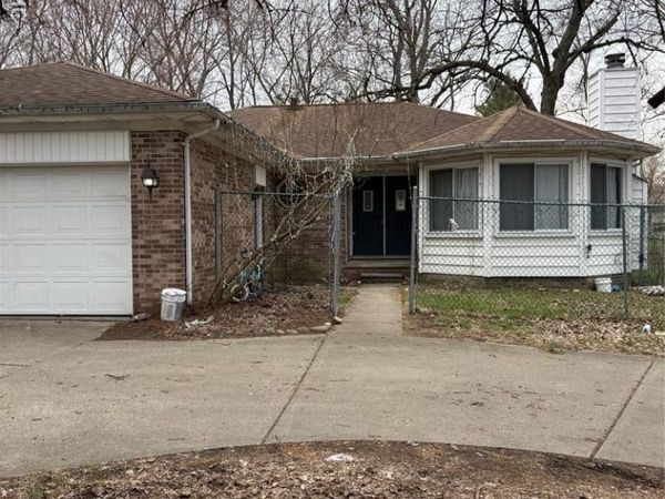 380 E South Boulevard, Troy, MI 48085
