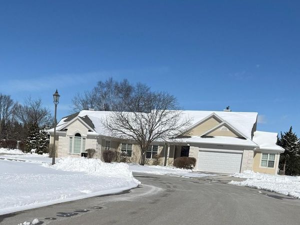 W233N3088 Oakmont COURT, Unit B, Pewaukee, WI 53072