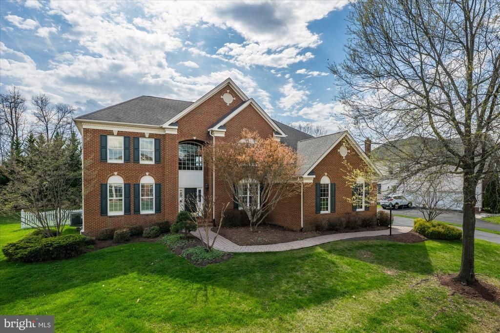 20251 Kiawah Island Drive, Ashburn, VA 20147 Main Photo