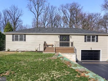 1924 SAND HILL ROAD, HERSHEY, PA 17033
