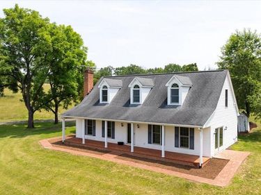 274A AARON MOUNTAIN ROAD, CASTLETON, VA 22716