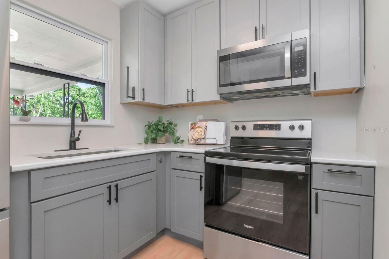 5132 Oxford Avenue N, Saint Petersburg, FL 33710 Photo