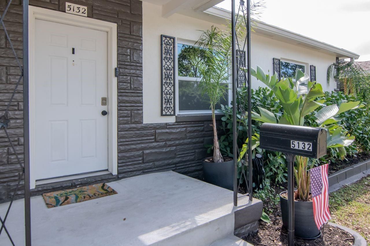 5132 Oxford Avenue N, Saint Petersburg, FL 33710 Photo