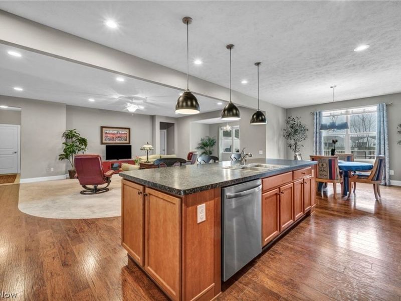 38475 Kingsbury Drive, North Ridgeville, OH 44039 Photo 4