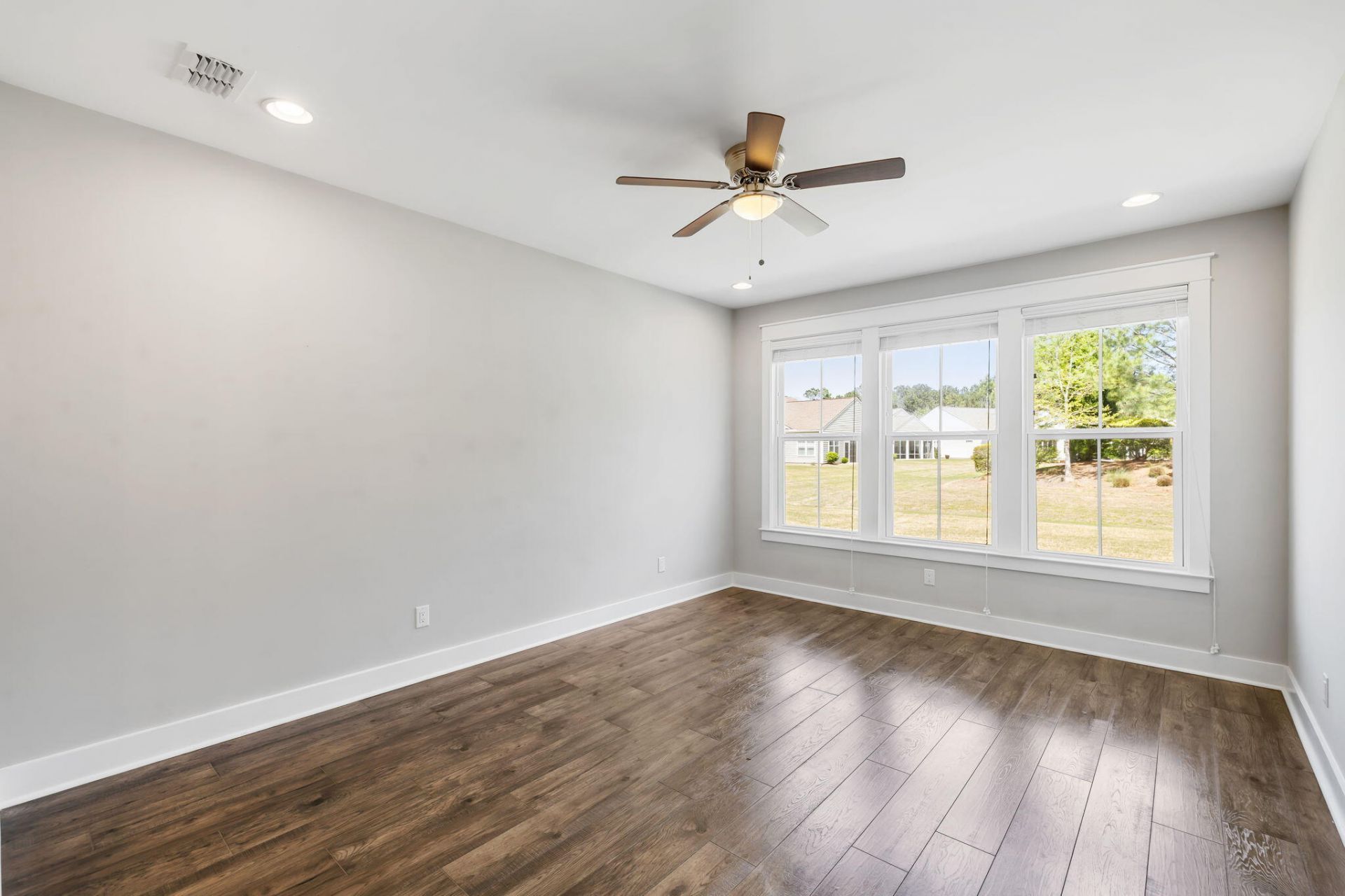 548 Four Seasons Boulevard Photo 10