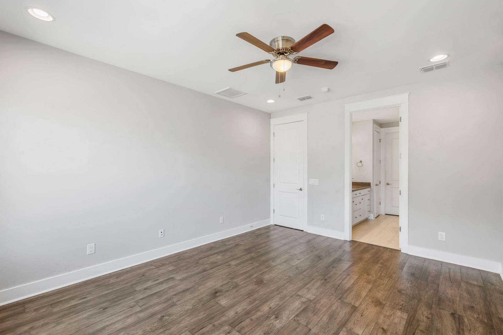 548 Four Seasons Boulevard Photo 11