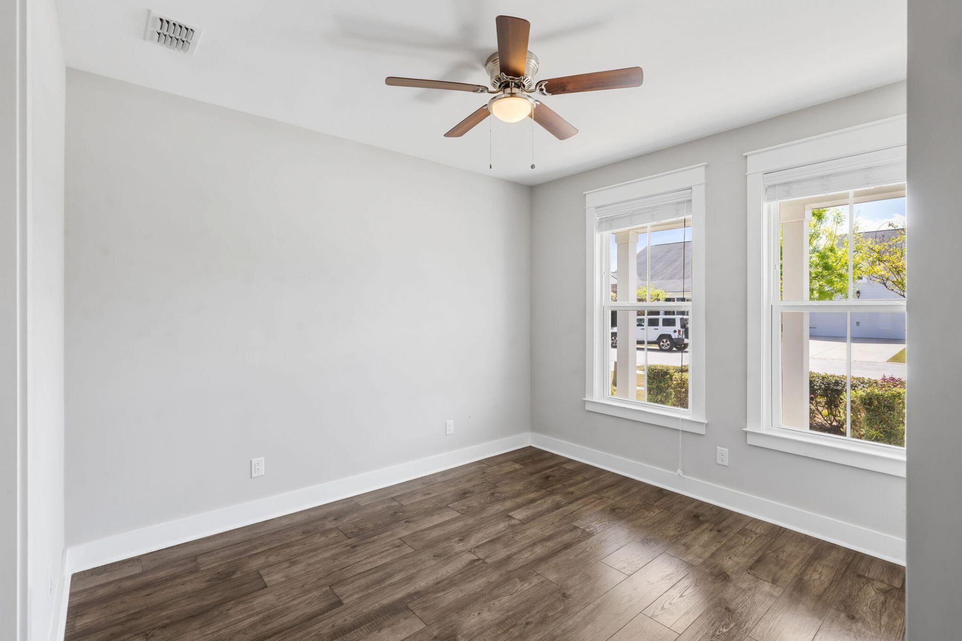 548 Four Seasons Boulevard Photo 14
