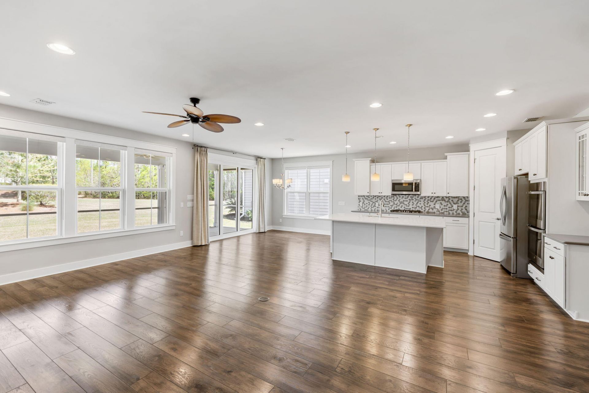 548 Four Seasons Boulevard Photo 4