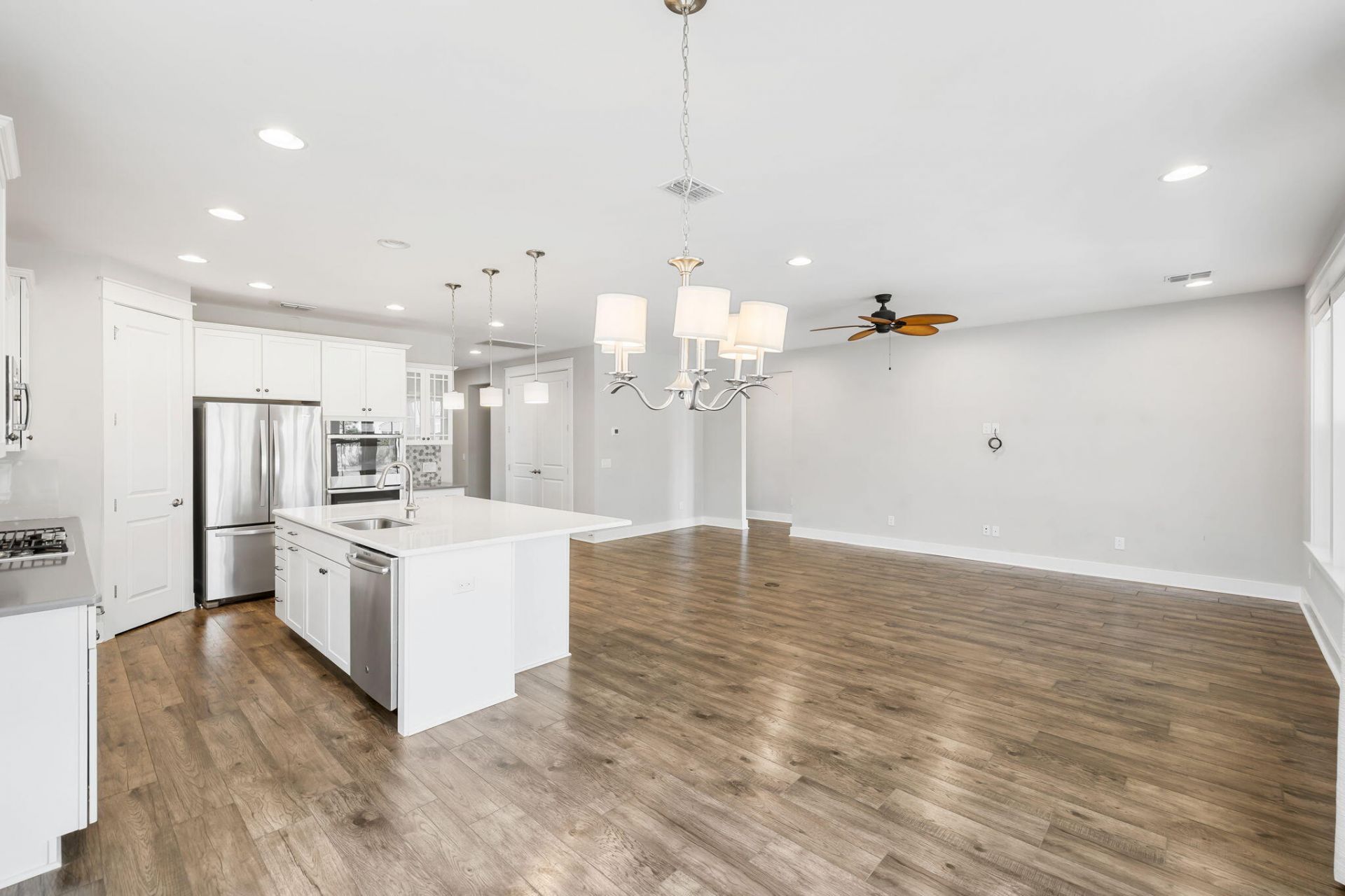 548 Four Seasons Boulevard Photo 5