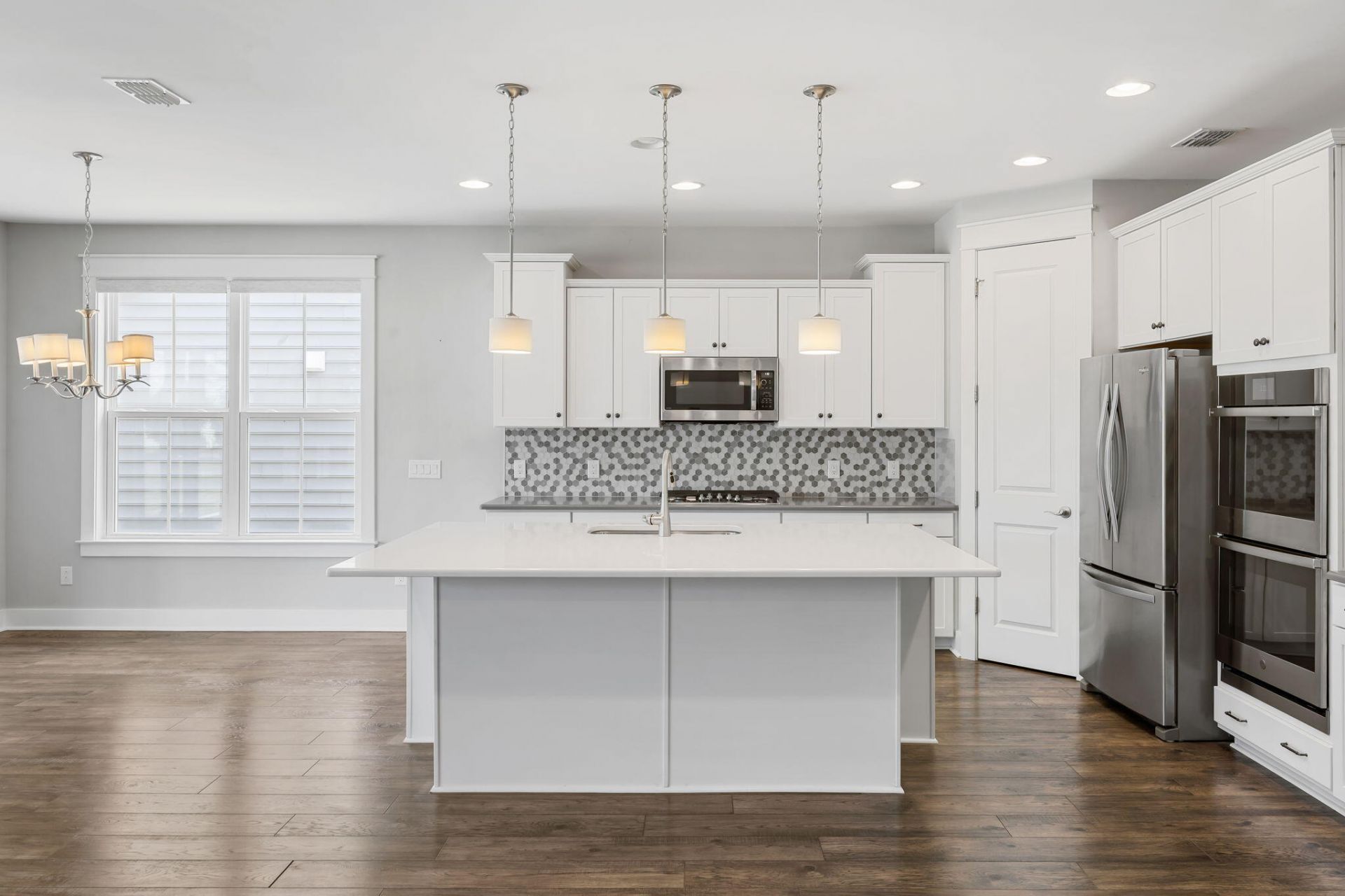 548 Four Seasons Boulevard Photo 6
