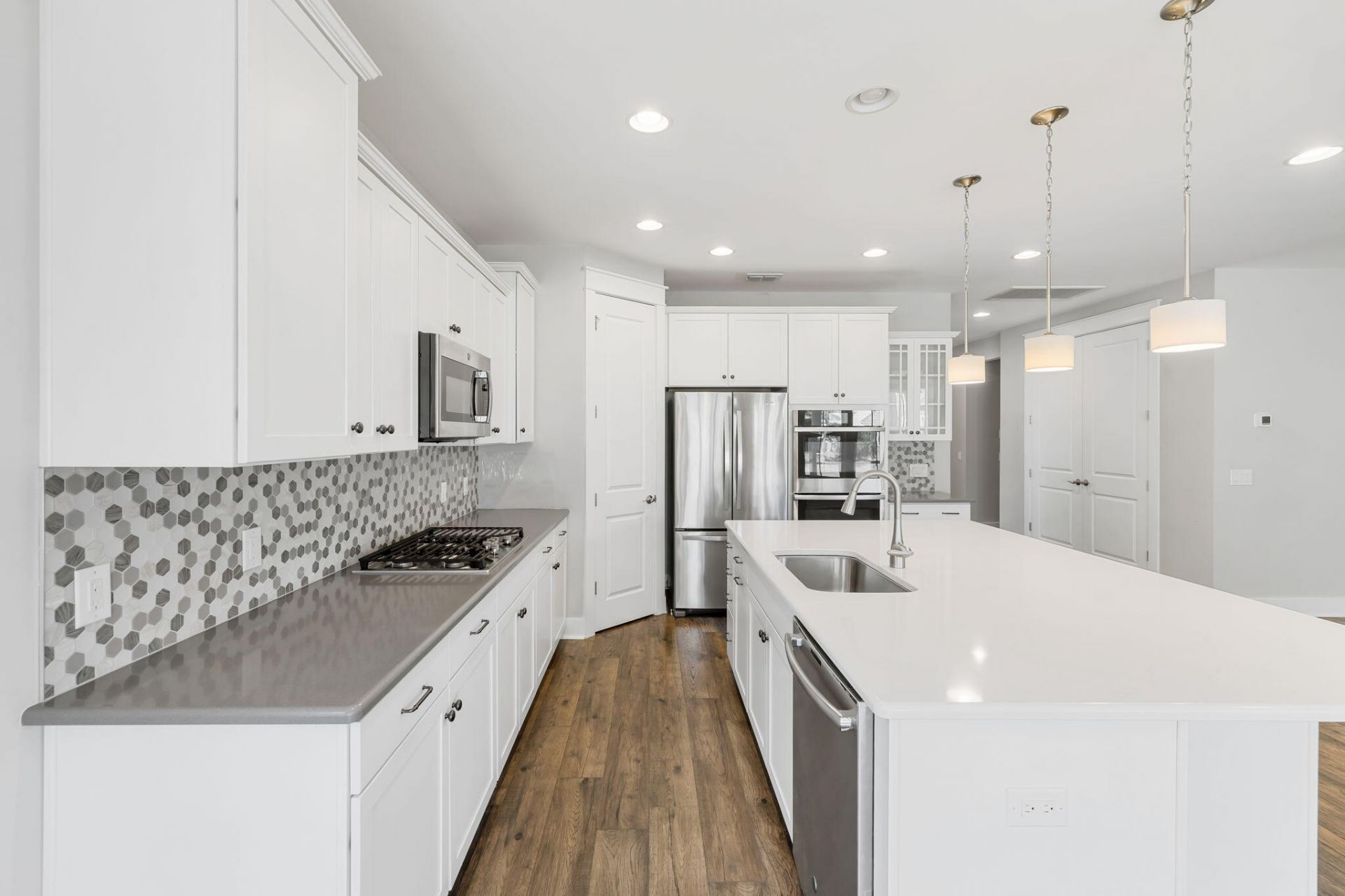 548 Four Seasons Boulevard Photo 7