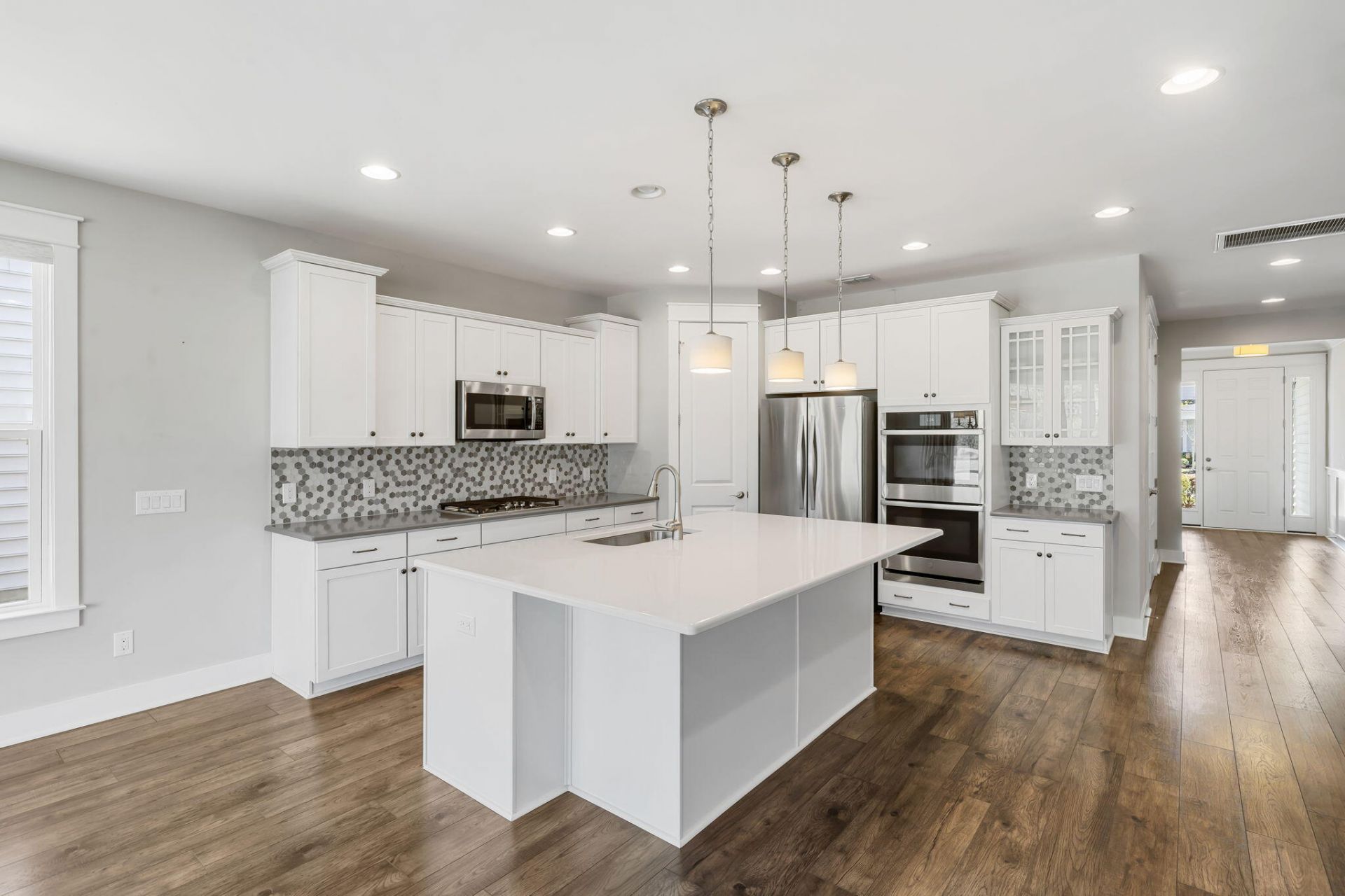 548 Four Seasons Boulevard Photo 8