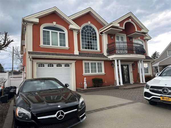 26 Grace Lane , Levittown, NY 11756