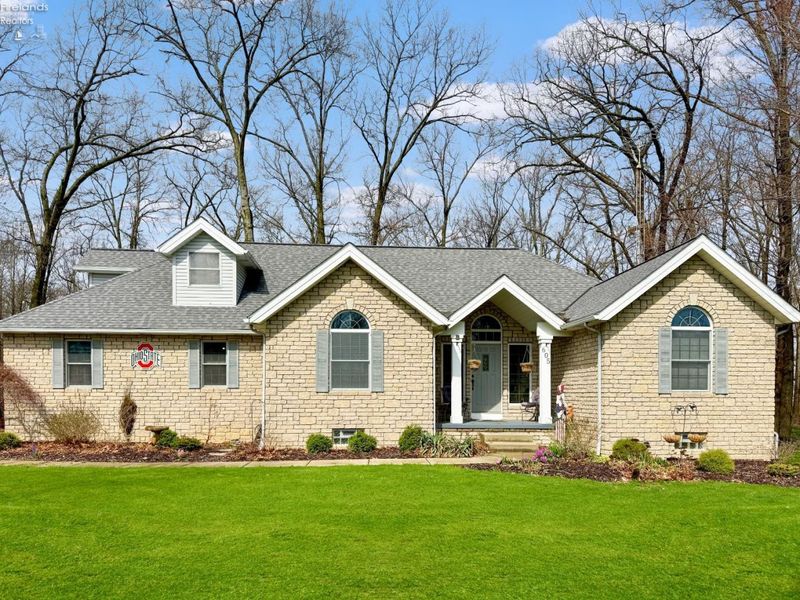 605 Sassafras Drive, Vermilion, OH 44089 Photo 2