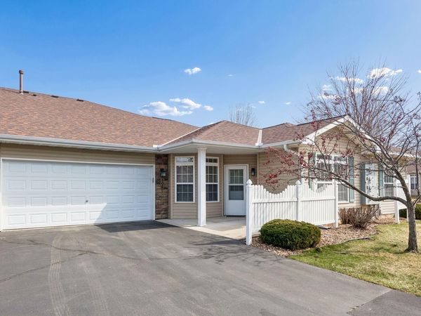 806 Roundhouse Street, Shakopee, MN 55379