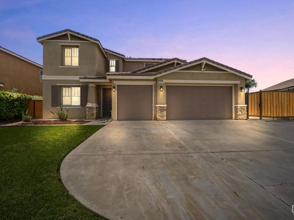 6107 Shasta Daisy Way, Bakersfield, CA 93311