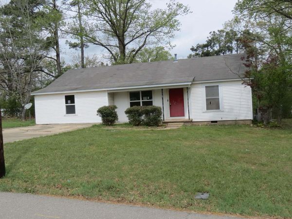 614 Hillcrest Street, Monticello, AR 71655