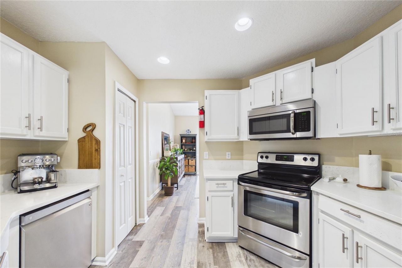 2487 Winged Elm Drive E, Jacksonville, FL 32246 Photo