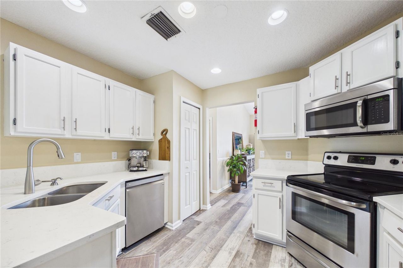 2487 Winged Elm Drive E, Jacksonville, FL 32246 Photo