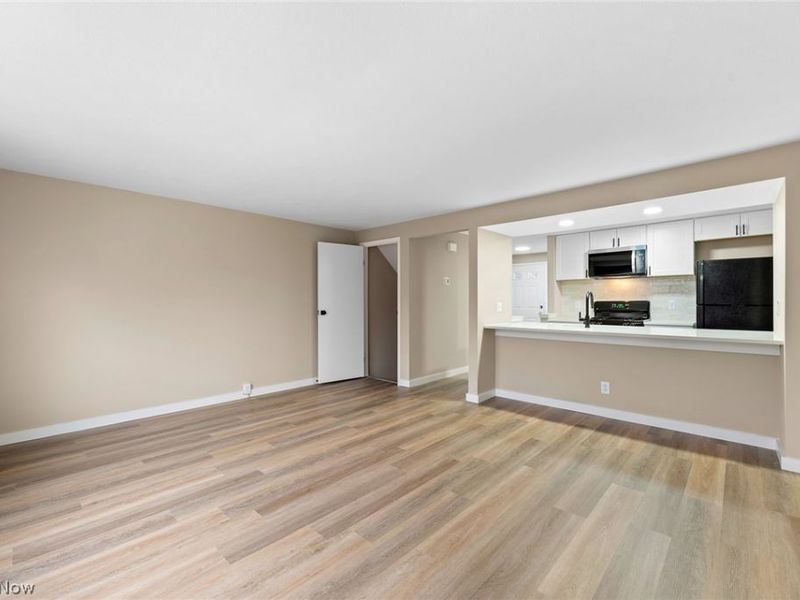 218 Regina Drive , Bedford, OH 44146 Photo 4