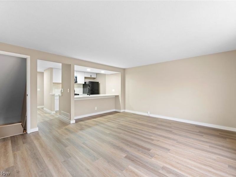 218 Regina Drive , Bedford, OH 44146 Photo 5