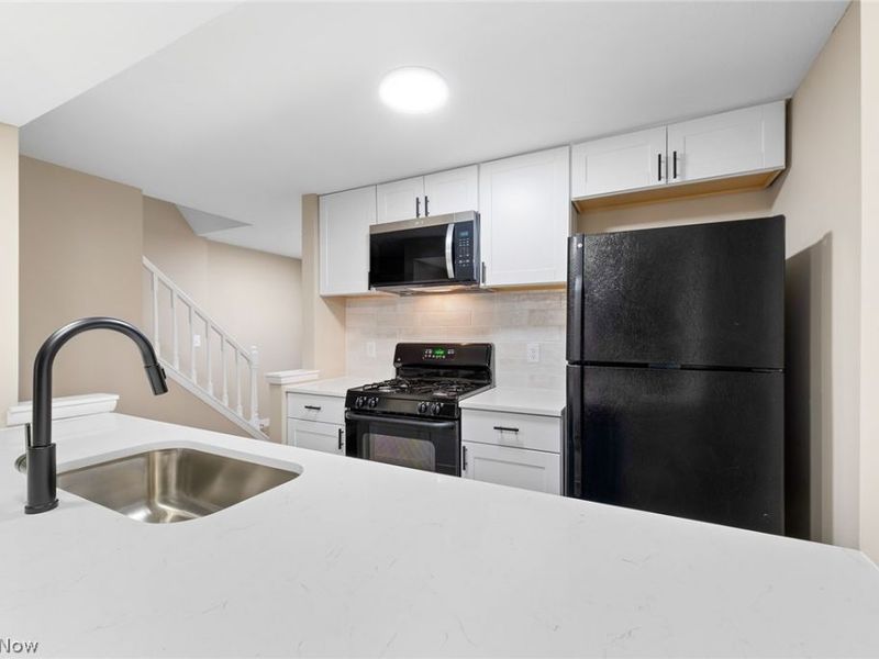 218 Regina Drive , Bedford, OH 44146 Photo 8