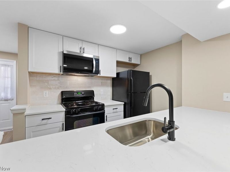 218 Regina Drive , Bedford, OH 44146 Photo 9