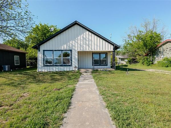 228 W Archer Street, Jacksboro, TX 76458