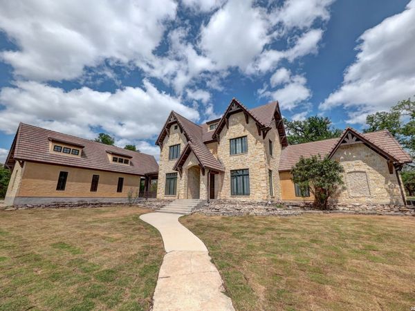 1104-B Lois St, Kerrville, TX 78028