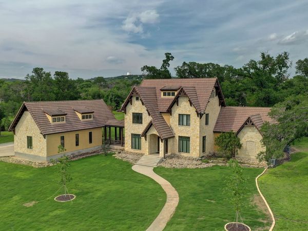 1104-B Lois St, Kerrville, TX 78028