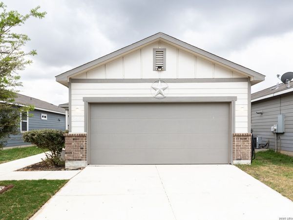 3923 ivy, St Hedwig, TX 78152