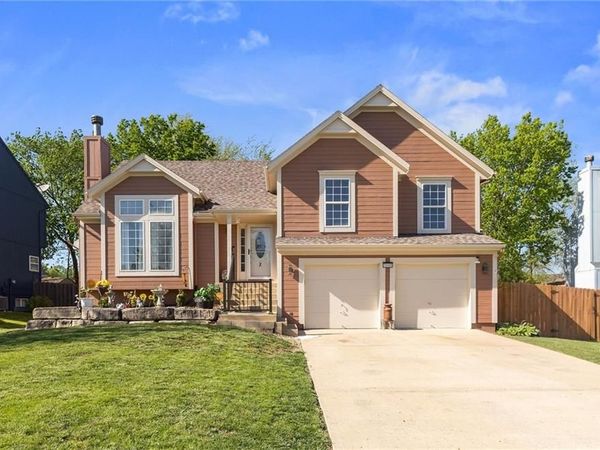 20490 W 219th Terrace, Spring Hill, KS 66083