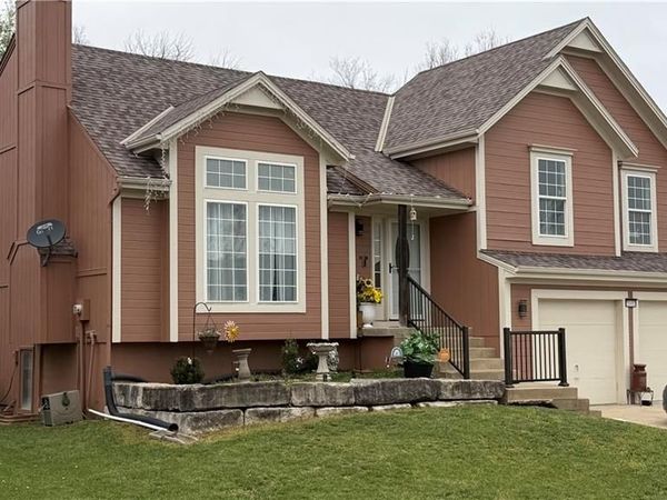 20490 W 219th Terrace, Spring Hill, KS 66083